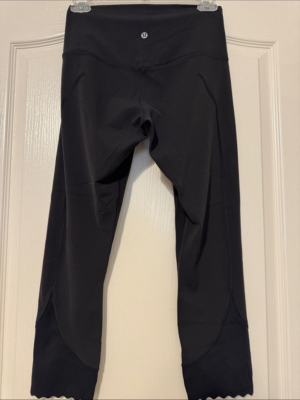 lululemon athletica Black Women’s Capri Leggings with Scalloped Hem 003